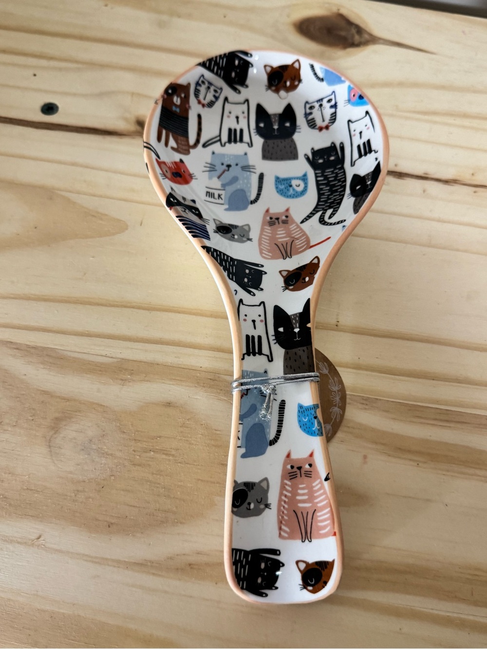 Ceramic Cat Pattern Spoon Rest in Peach Trim